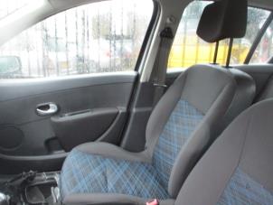 Used Seat, right Renault Clio III (BR/CR) 1.2 16V 75 Price on request offered by Boekholt autodemontage B.V