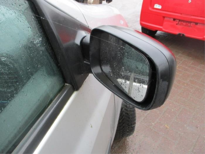 Außenspiegel rechts van een Renault Clio III (BR/CR) 1.2 16V 75 2008