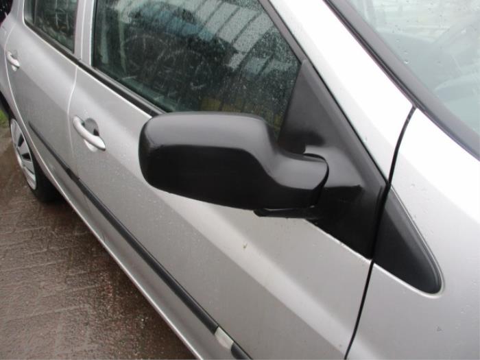 Außenspiegel rechts van een Renault Clio III (BR/CR) 1.2 16V 75 2008