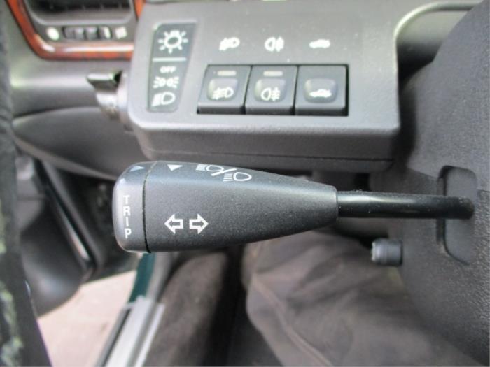 Interruptor de indicador de dirección de un Jaguar XJ6 (X300) 3.2 24V 1997