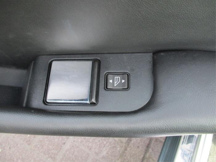 Elektrisches Fenster Schalter van een Jaguar XJ6 (X300) 3.2 24V 1997