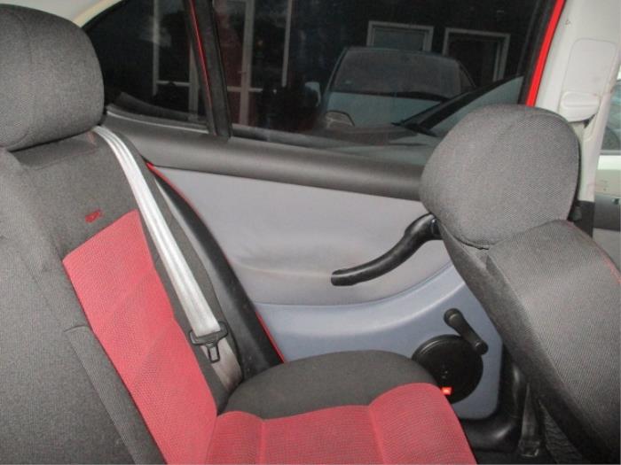 Headrest from a Seat Leon (1M1) 1.6 2000