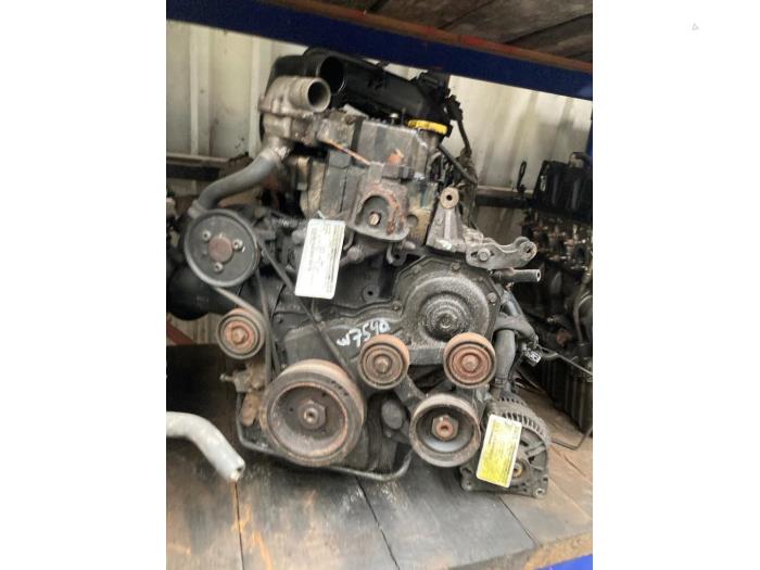 Motor van een Dodge Mini Ram Van 2.5 TD 1998