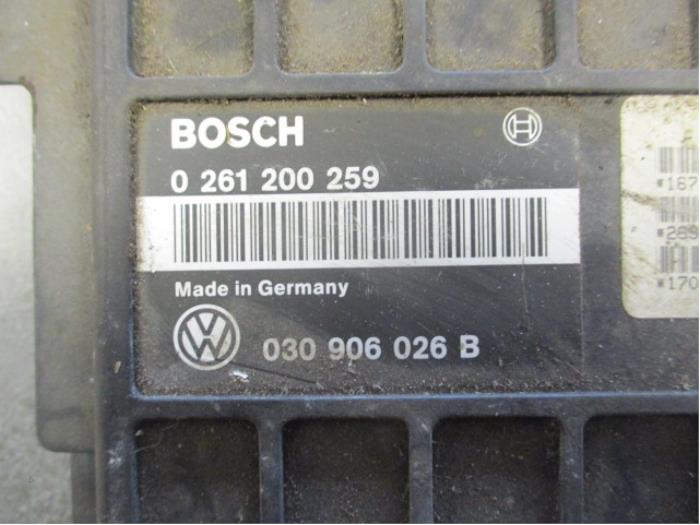 Ordinateur gestion moteur Volkswagen Polo II Coupé (86), 1981 / 1994 1.3 Kat., Berline avec hayon arrière, 2 portes, Essence, 1.272cc, 40kW (54pk), FWD, 2G; AAV; MH; NZ, 1987-07 / 1994-08, 86C (Occasion)