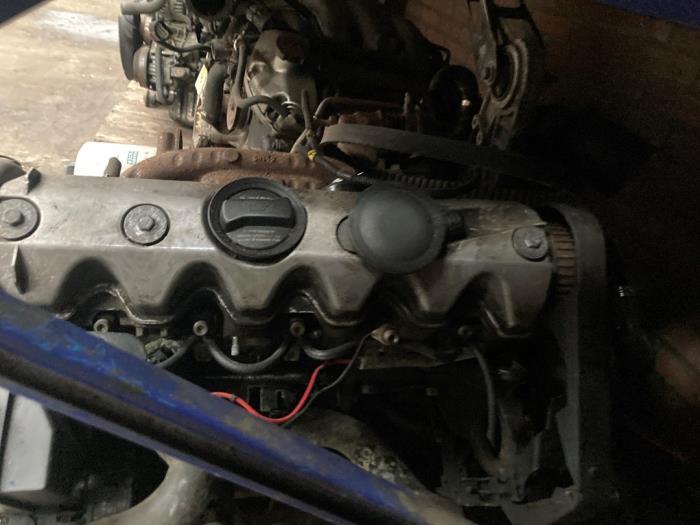 Motor van een Volvo V70 (GW/LW/LZ) 2.5 TDI 1998