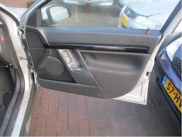 Front door trim 4-door, right from a Opel Signum (F48) 2.2 DGI 16V 2004