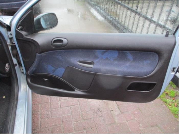 Door handle 2-door, right from a Peugeot 206 (2A/C/H/J/S) 1.4 XR,XS,XT,Gentry 2000