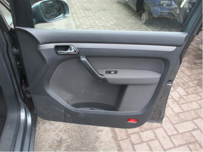 Manija de puerta de 4 puertas derecha delante de un Volkswagen Touran (1T1/T2) 1.6 FSI 16V 2003