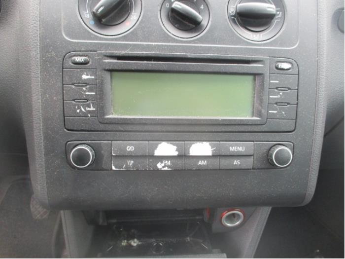 Radio CD Spieler van een Volkswagen Touran (1T1/T2) 1.6 FSI 16V 2003
