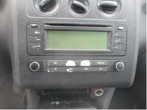 Gebrauchte Radio CD Spieler Volkswagen Touran (1T1/T2) 1.6 FSI 16V Preis auf Anfrage angeboten von Boekholt autodemontage B.V