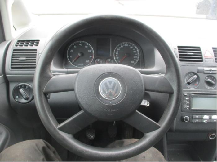 Steering wheel from a Volkswagen Touran (1T1/T2) 1.6 FSI 16V 2003