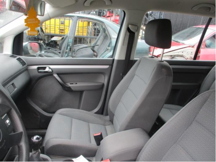 Seat, right from a Volkswagen Touran (1T1/T2) 1.6 FSI 16V 2003