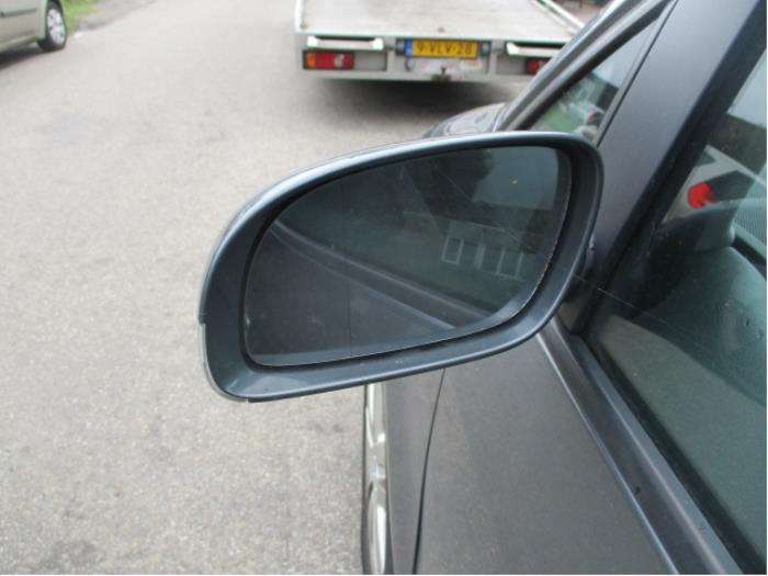 Außenspiegel links van een Volkswagen Touran (1T1/T2) 1.6 FSI 16V 2003
