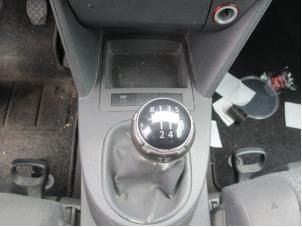 Używane Dzwignia zmiany biegów Volkswagen Touran (1T1/T2) 1.6 FSI 16V Cena na żądanie oferowane przez Boekholt autodemontage B.V