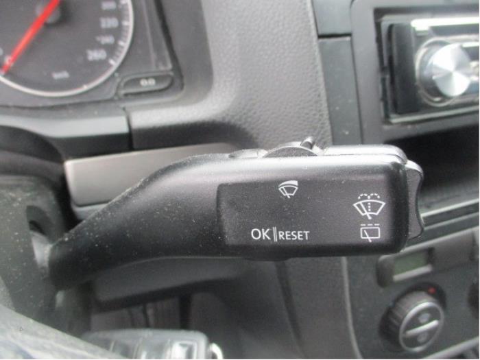 Interruptor de limpiaparabrisas de un Volkswagen Golf V (1K1) 1.9 TDI 2005