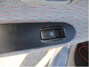 Used Electric window switch Kia Rio (DC12) 1.5 RS,LS 16V Price on request offered by Boekholt autodemontage B.V