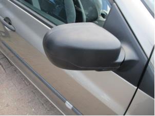 Gebrauchte Außenspiegel rechts Renault Clio III (BR/CR) 1.2 16V 75 Preis € 39,00 Margenregelung angeboten von Boekholt autodemontage B.V