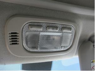 Usados Luz interior delante Peugeot 207 SW (WE/WU) 1.6 HDi 16V Precio de solicitud ofrecido por Boekholt autodemontage B.V
