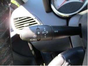 Używane Przelacznik Combi kolumny kierownicy Peugeot 207 SW (WE/WU) 1.6 HDi 16V Cena na żądanie oferowane przez Boekholt autodemontage B.V