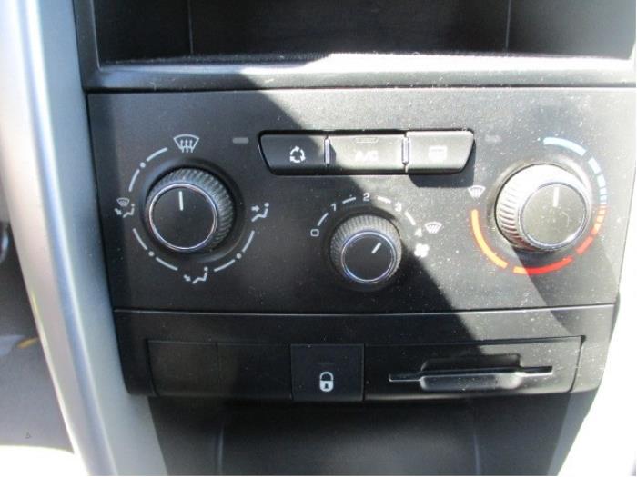 Panneau de commandes chauffage d'un Peugeot 207 SW (WE/WU) 1.6 HDi 16V 2010