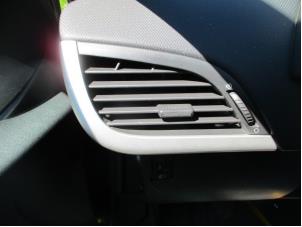 Usagé Grille aération tableau de bord Peugeot 207 SW (WE/WU) 1.6 HDi 16V Prix sur demande proposé par Boekholt autodemontage B.V