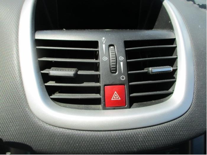 Interruptor de luz de pánico de un Peugeot 207 SW (WE/WU) 1.6 HDi 16V 2010