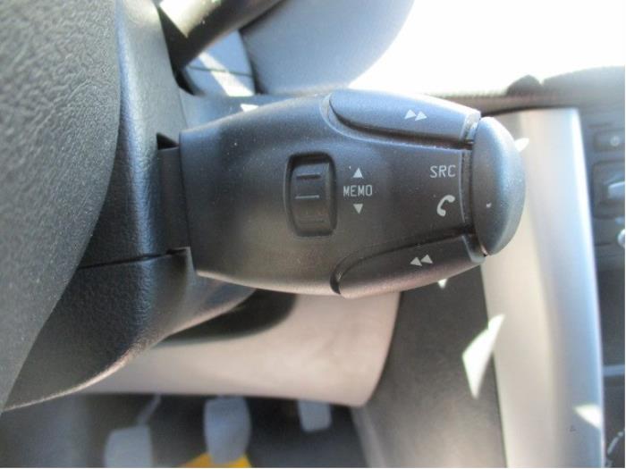 Mando de radio volante de un Peugeot 207 SW (WE/WU) 1.6 HDi 16V 2010