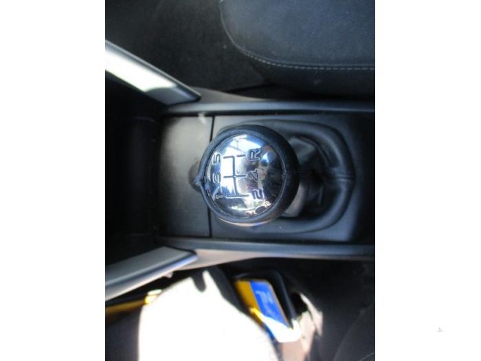 Pokrywa dzwigni zmiany biegów z Peugeot 207 SW (WE/WU) 1.6 HDi 16V 2010