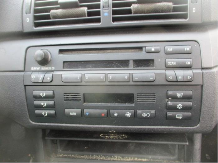 Radio CD player from a BMW 3 serie (E46/2) 318 Ci 2000