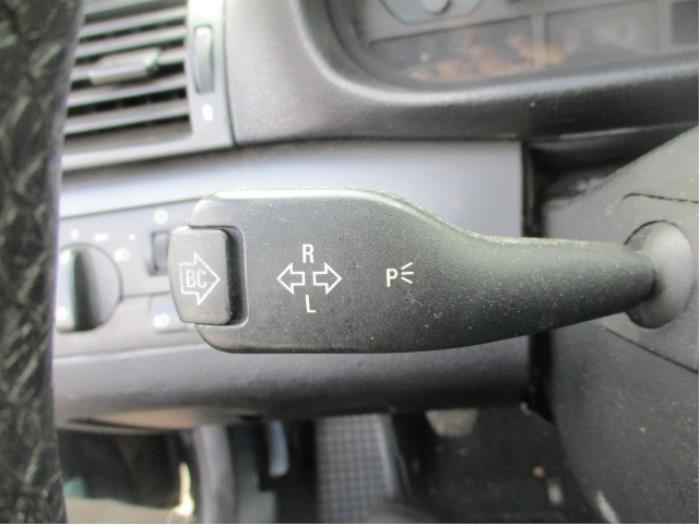 Indicator switch from a BMW 3 serie (E46/2) 318 Ci 2000