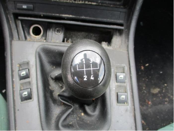 Gear stick from a BMW 3 serie (E46/2) 318 Ci 2000