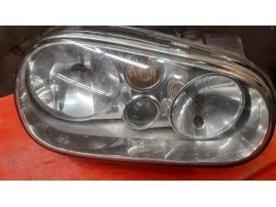 Used Headlight, right Volkswagen Golf IV (1J1) 1.9 TDI 110 Price on request offered by Boekholt autodemontage B.V