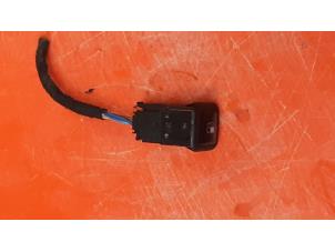 Used Tank cap cover switch Volkswagen Golf IV (1J1) 1.9 TDI 110 Price on request offered by Boekholt autodemontage B.V