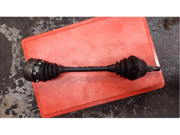 Front drive shaft, left from a Volkswagen Golf IV (1J1) 1.9 TDI 110 1998