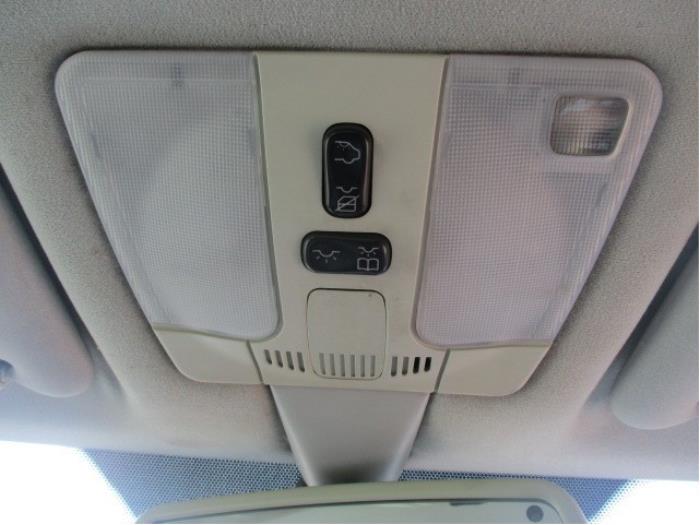 Eclairage intérieur avant d'un Mercedes-Benz E Combi (S210) 2.3 E-230 16V 1996