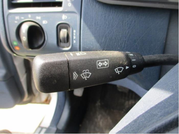 Steering column stalk from a Mercedes-Benz E Combi (S210) 2.3 E-230 16V 1996