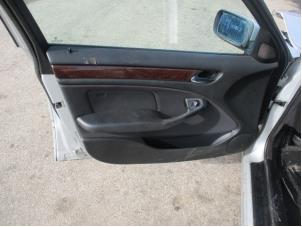 Used Door handle 4-door, front left BMW 3 serie (E46/4) 320d 16V Price on request offered by Boekholt autodemontage B.V