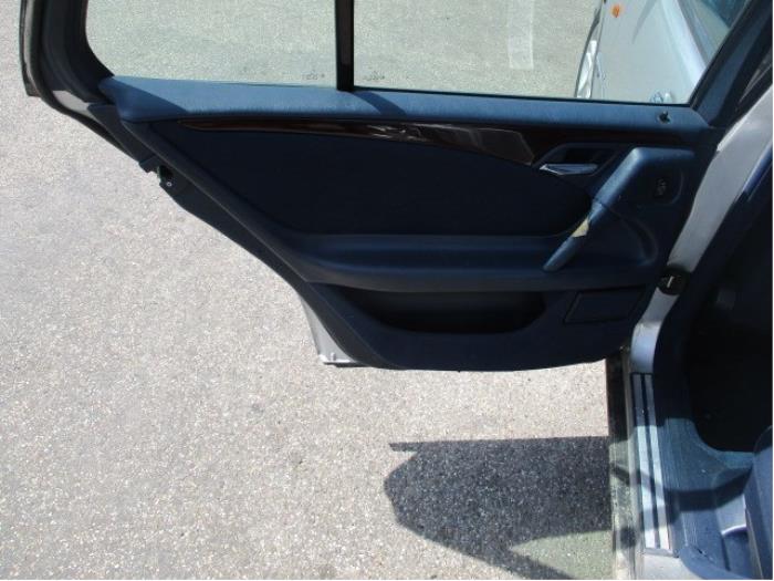 Rear door handle 4-door, left from a Mercedes-Benz E Combi (S210) 2.3 E-230 16V 1996