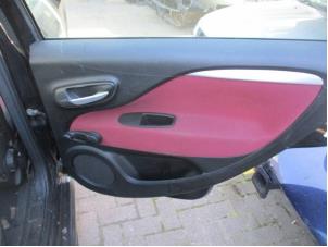 Używane Tapicerka drzwi prawych tylnych wersja 4-drzwiowa Fiat Punto Evo (199) Cena € 50,00 Procedura marży oferowane przez Boekholt autodemontage B.V