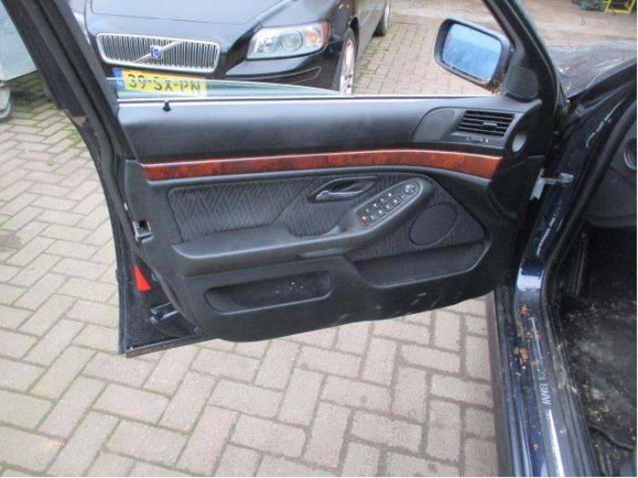 Tapicerka drzwi lewych przednich wersja 4-drzwiowa z BMW 5 serie (E39)  2001