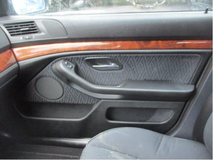 Türverkleidung 4-türig rechts vorne van een BMW 5 serie (E39)  2001