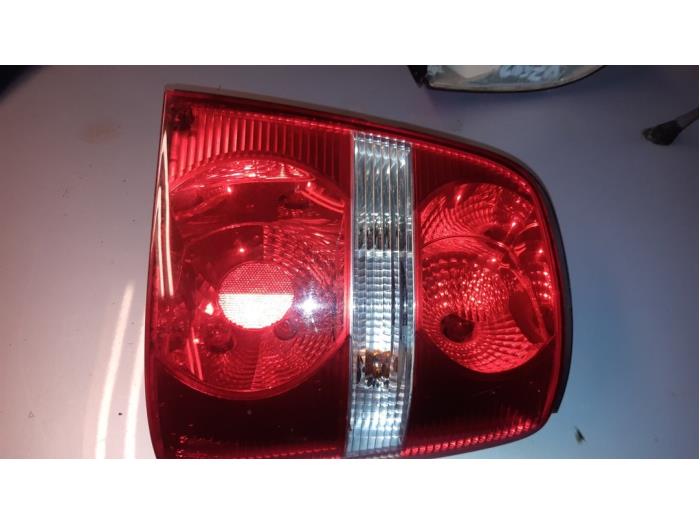 Taillight, right from a Volkswagen Touran (1T1/T2) 1.6 FSI 16V 2003