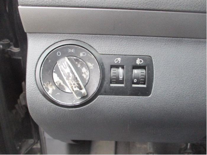 Light switch from a Volkswagen Touran (1T1/T2) 1.6 FSI 16V 2003