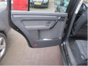 Używane Uchwyt drzwi lewych tylnych wersja 4-drzwiowa Volkswagen Touran (1T1/T2) 1.6 FSI 16V Cena € 20,00 Procedura marży oferowane przez Boekholt autodemontage B.V