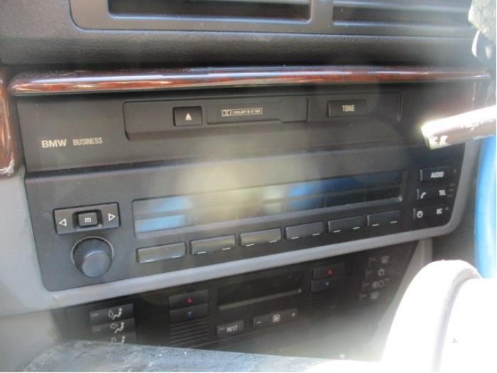 Radio/cassette player from a BMW 5 serie (E39) 520i 24V 2000