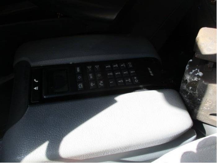 Teléfono de un BMW 5 serie (E39) 520i 24V 2000