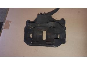 Used Front brake calliperholder, right Peugeot 206 (2A/C/H/J/S) 1.4 HDi Price on request offered by Boekholt autodemontage B.V