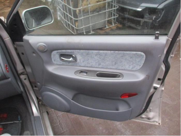 Manija de puerta de 4 puertas derecha delante de un Kia Joice 2.0 16V 2002