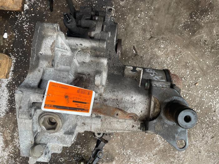 Gearbox from a Volkswagen Lupo (6X1)  1999