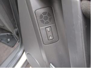 Usados Interruptor de ventanilla eléctrica Opel Vectra C 2.2 16V Precio € 20,00 Norma de margen ofrecido por Boekholt autodemontage B.V